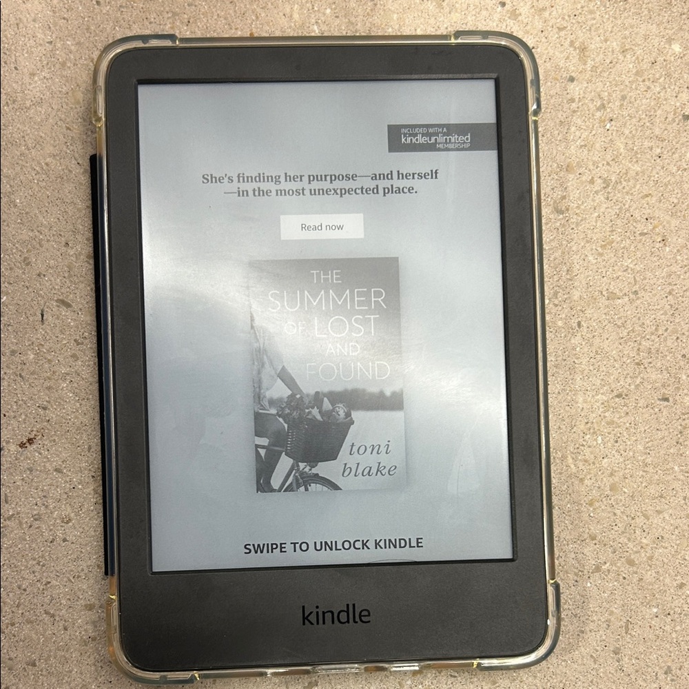 Amazon Kindle E-Reader 16GB- Black w/Case